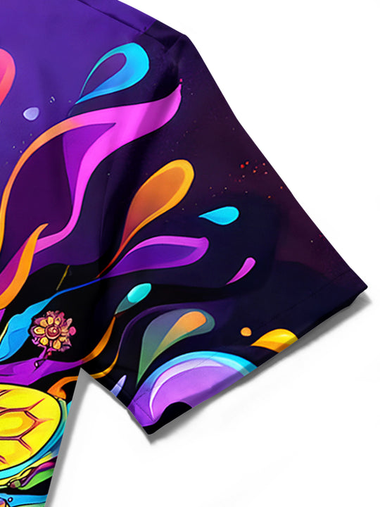 Men's bee pattern pocket short sleeve shirt close-up fabric texture detail