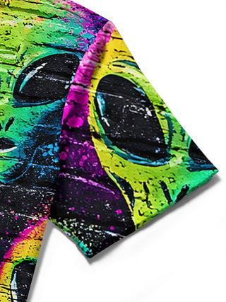 Men's alien print pocket half sleeve shirt stitching detail close-up