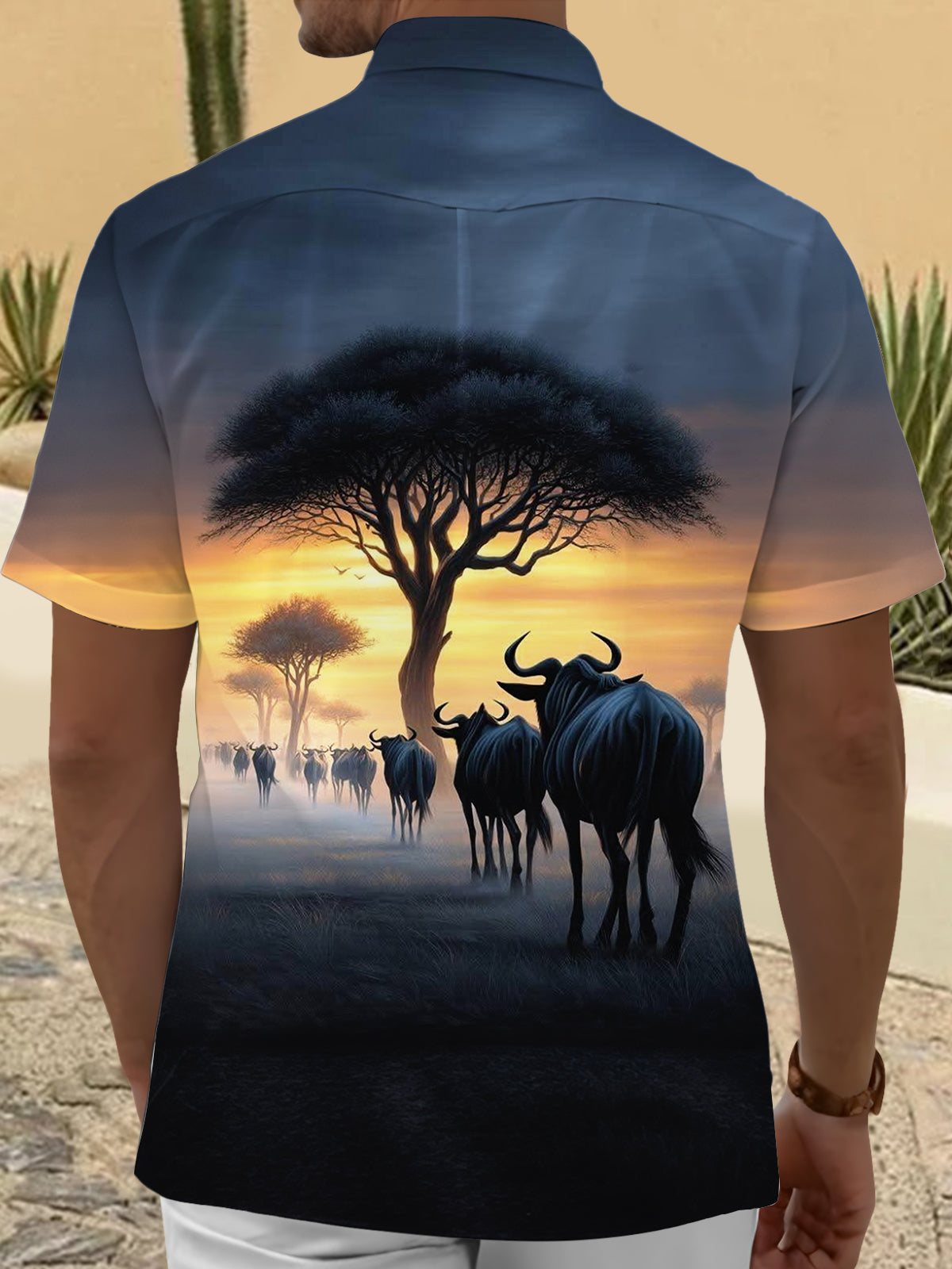 Wildebeest Tree Print Men's Pocket Short Sleeve Shirts