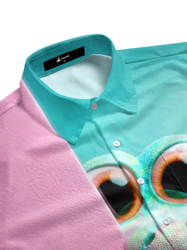 Men's casual short sleeve shirt with gecko print in side view