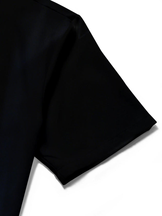 men's printed shirt close-up short sleeve