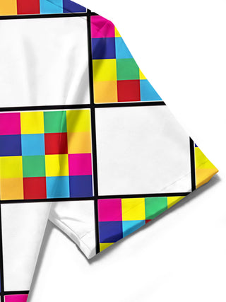 Men geometric print short sleeve shirt detail close-up