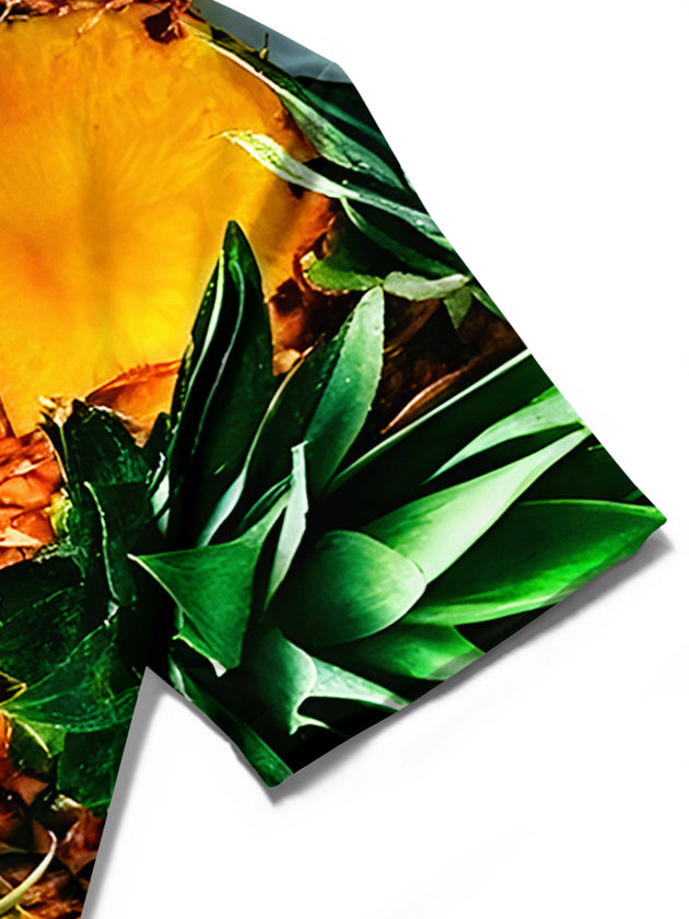 men's Hawaiian shirt close-up short sleeve